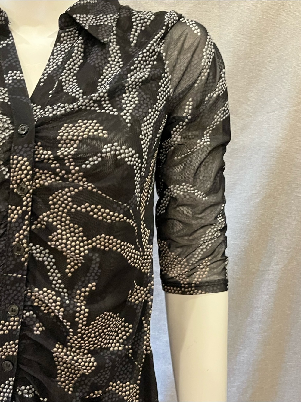Cable & Gauge Black and White Dot-Print Button-Front Blouse